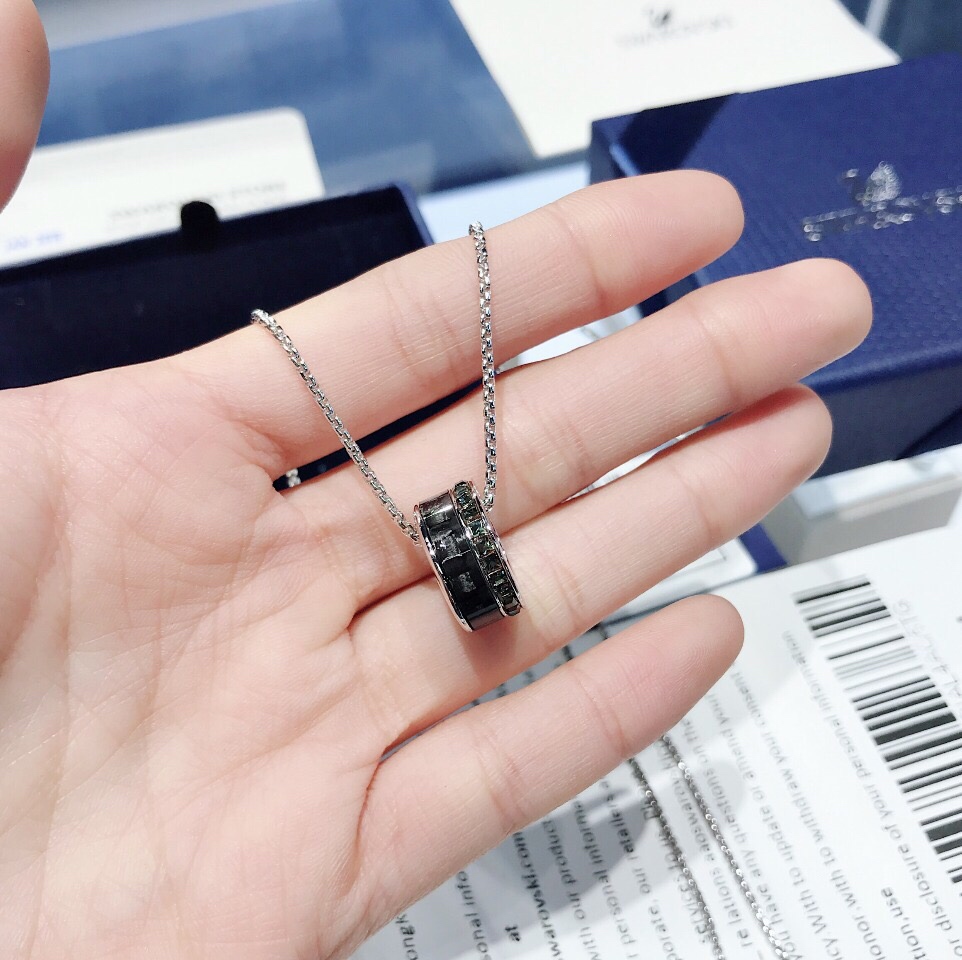【正品级别】【专柜代购】新款施华洛世奇黑水晶转运项链，男项链，专柜材质真金电镀，代购级别最高版本