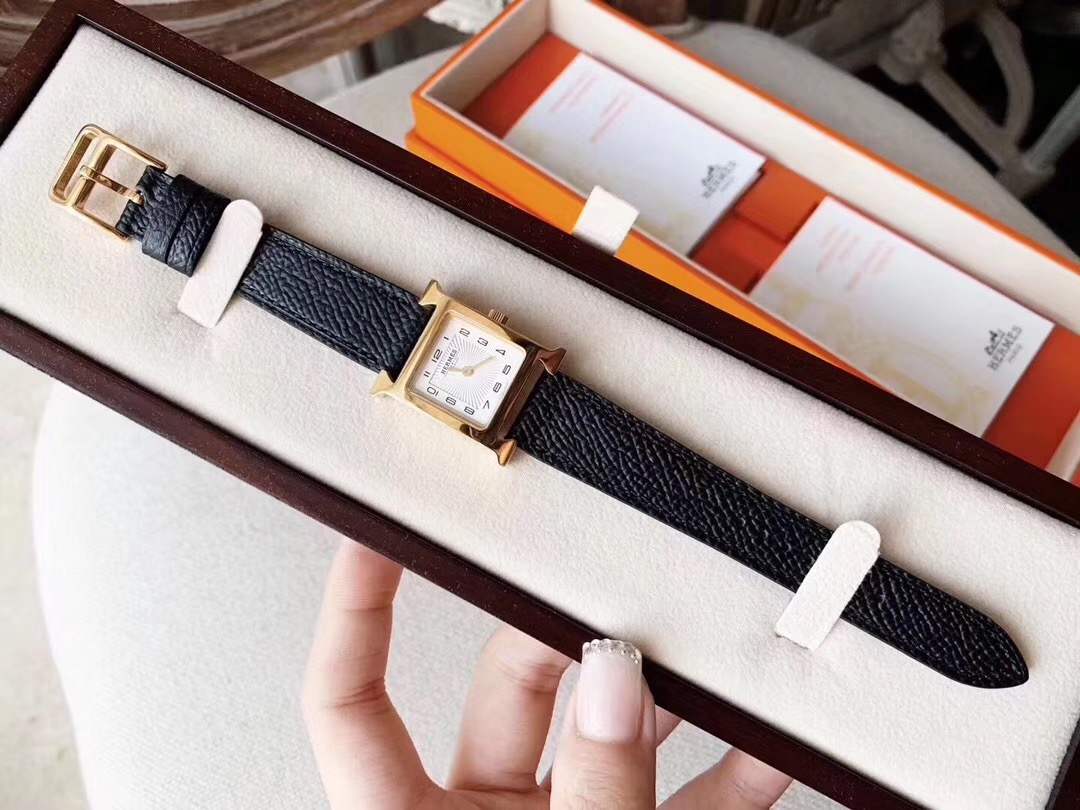 Hermès 爱马仕H形中国红新款爱马仕最新配色 送礼最佳选择 hermes 女表系列 最 直径26mm