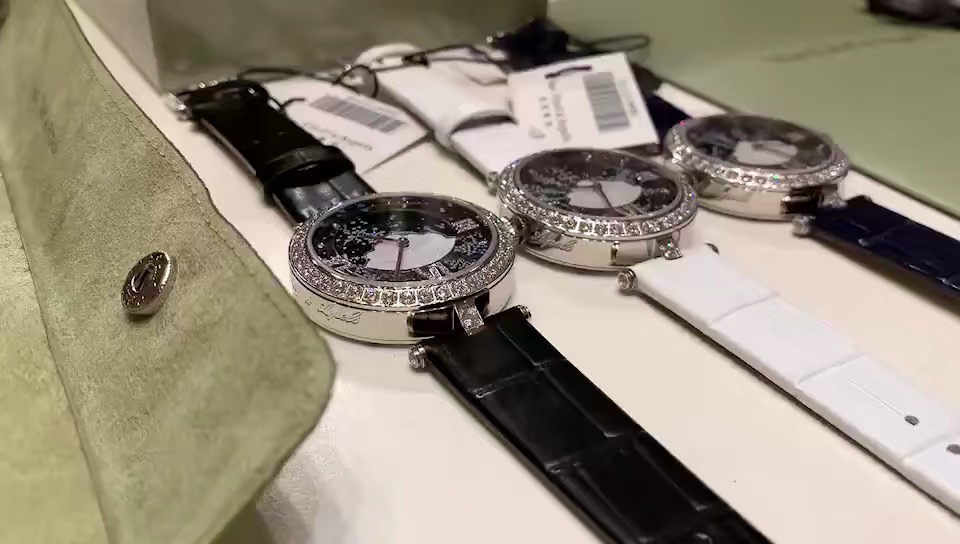 Van Cleef & Arpels 梵克雅宝全年12次流星雨绘于表盘 十二星座系列 Lady Arpels Heures Filantes腕表 日复一日 捕捉巴黎上空的诗意魔法