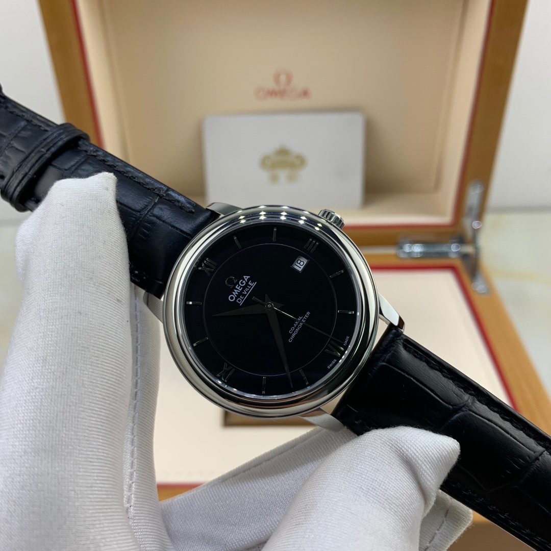 Omega 皇家 欧米茄蝶飞系列男款腕表