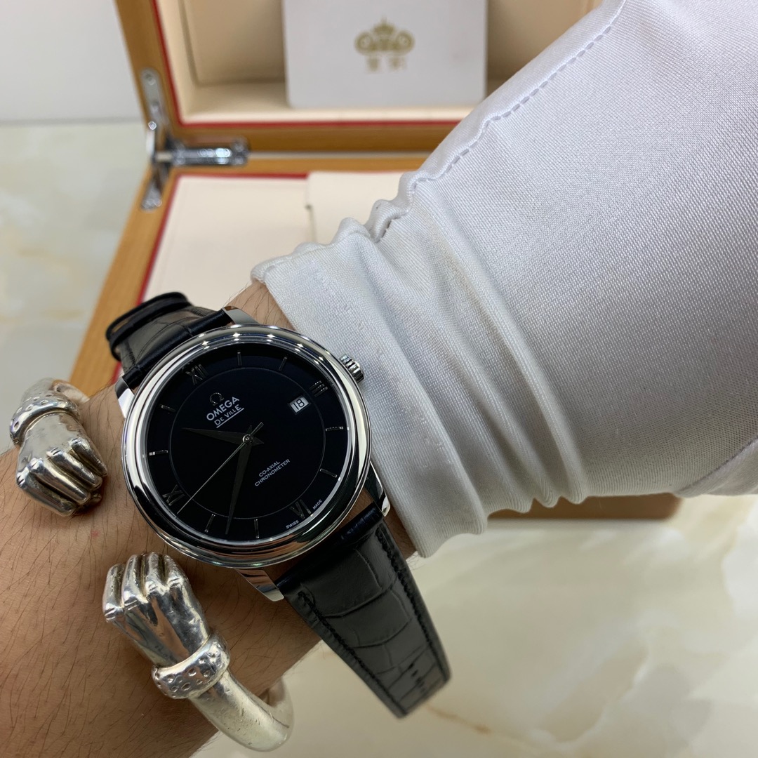 Omega 皇家 欧米茄蝶飞系列男款腕表