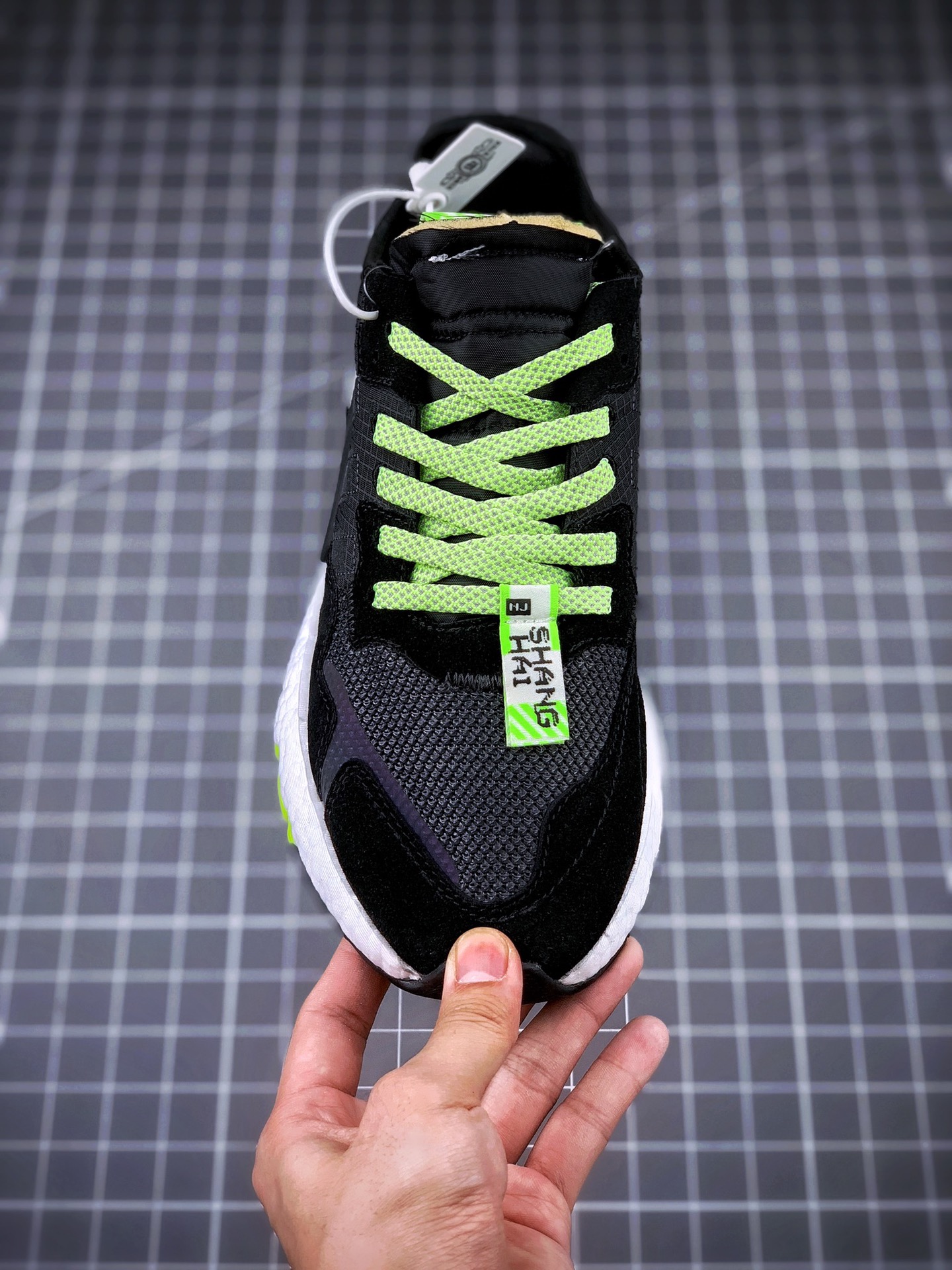 220Adidas Nite Jogger 2019 Boost 夜行者 黑绿变色龙 货号：EG2202