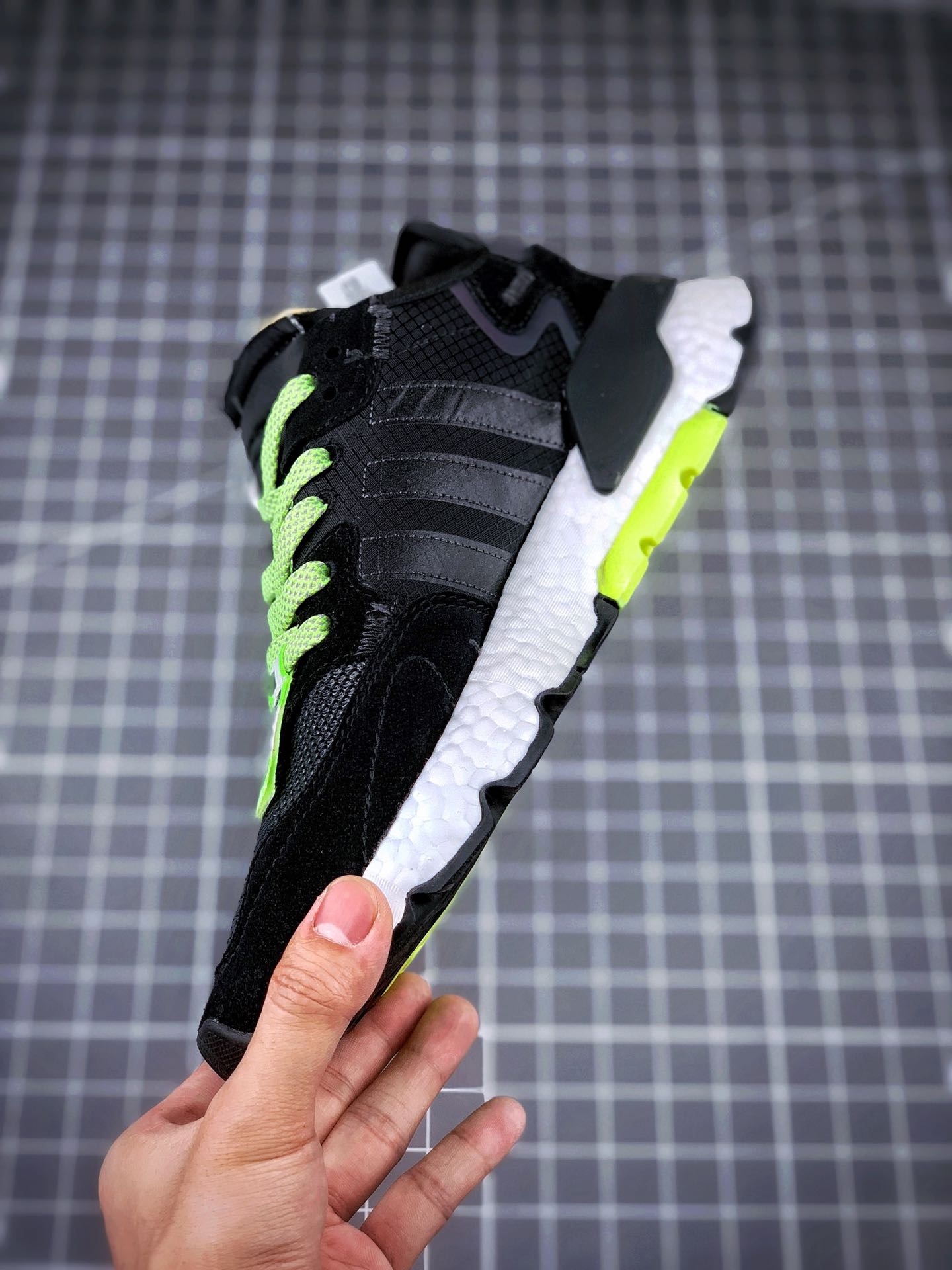 220Adidas Nite Jogger 2019 Boost 夜行者 黑绿变色龙 货号：EG2202