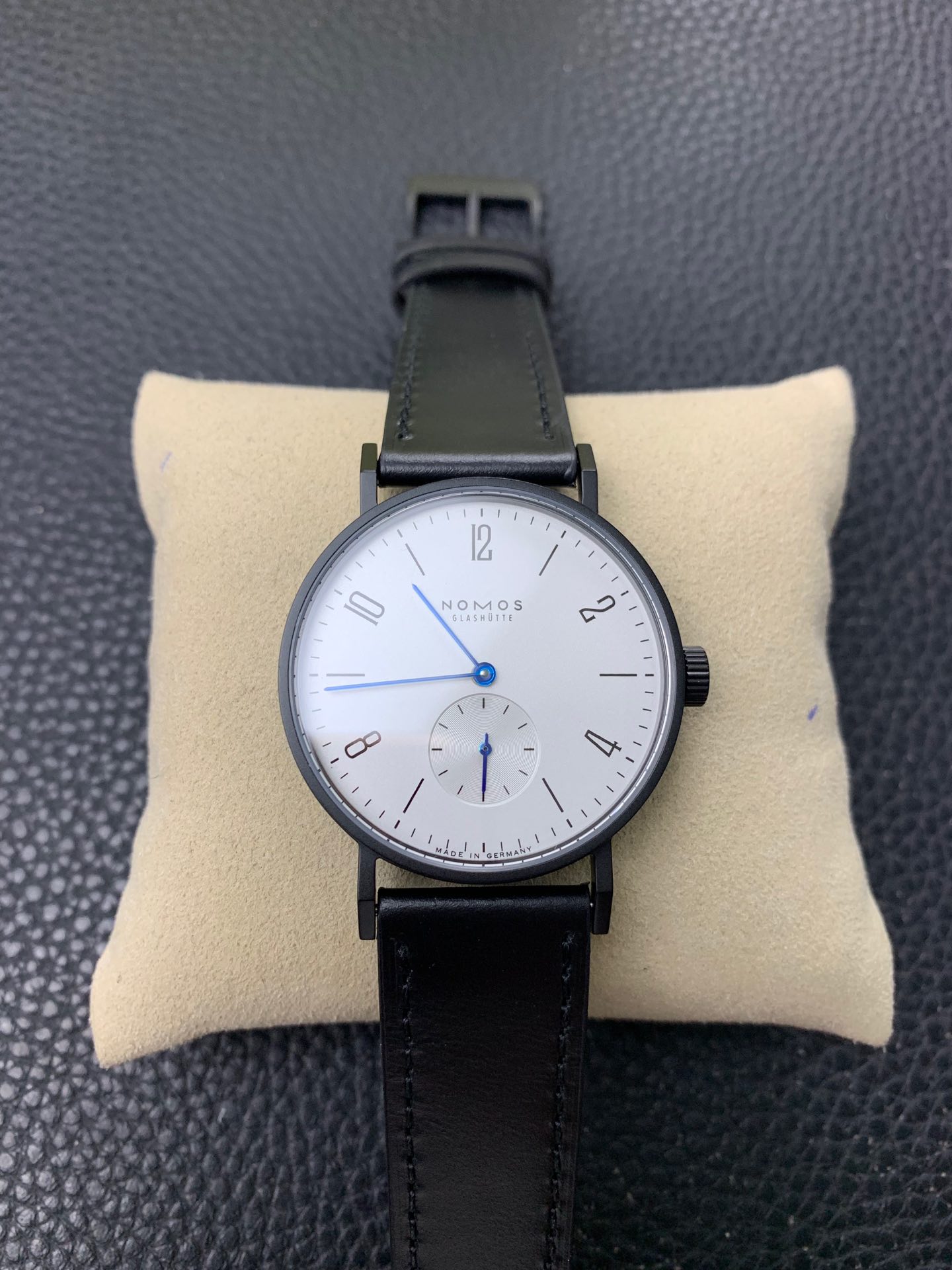 [NOMOS Watches]nomos manual winding black shell