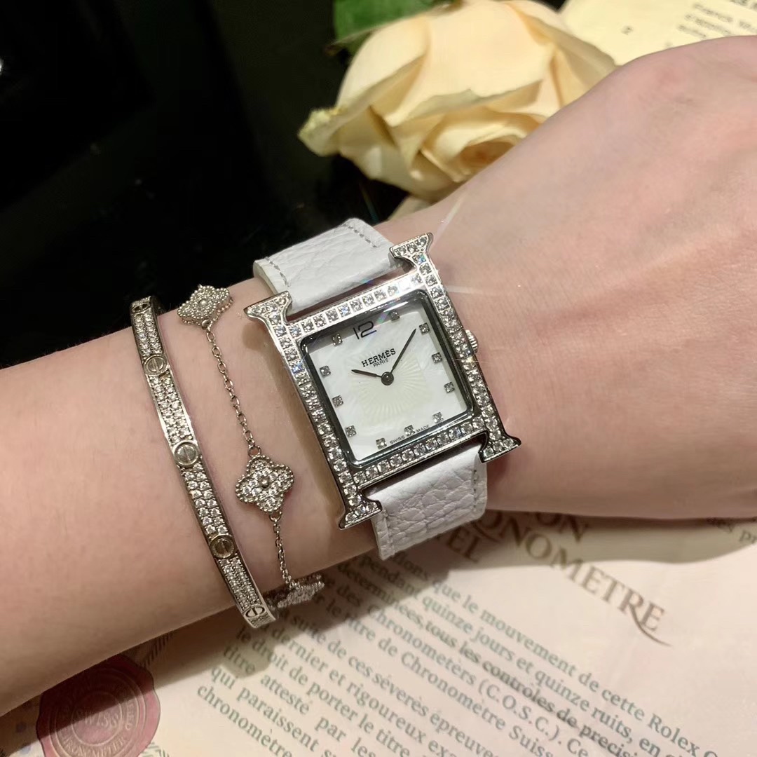 Hermès 爱马仕-HERMES H系列 2019年香港DFS环球免税店 亮丽的颜色表带环绕独特的“H”型表壳