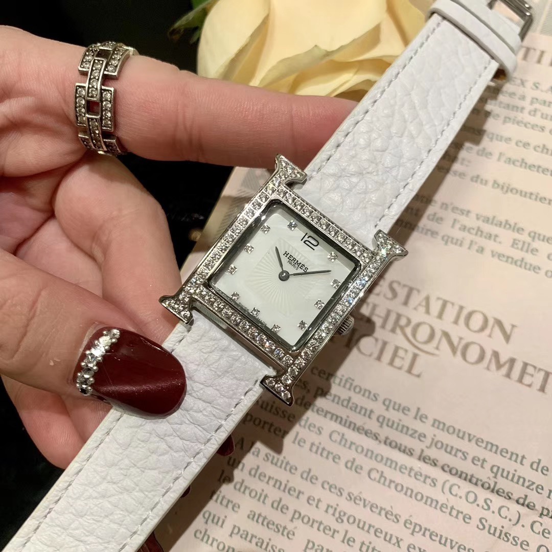 Hermès 爱马仕-HERMES H系列 2019年香港DFS环球免税店 亮丽的颜色表带环绕独特的“H”型表壳