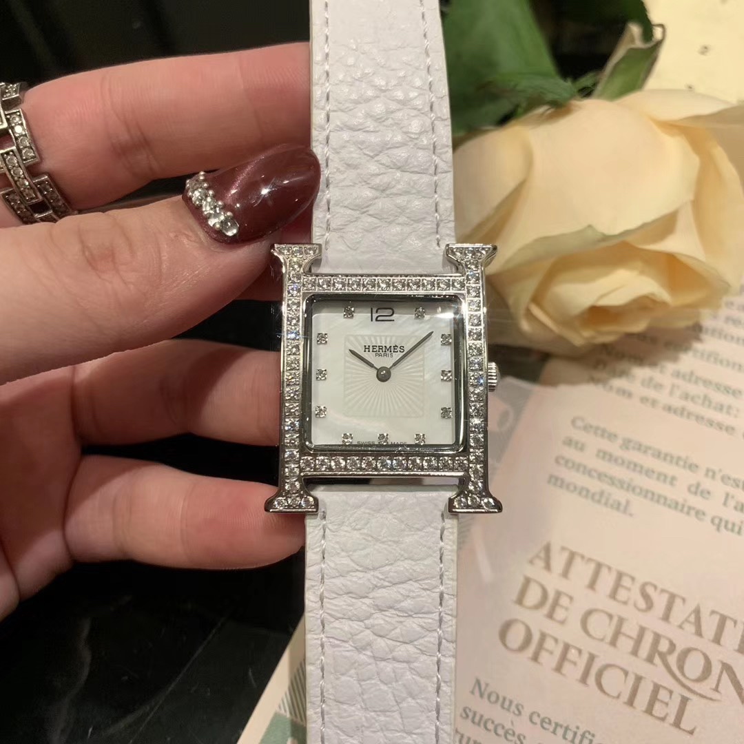Hermès 爱马仕-HERMES H系列 2019年香港DFS环球免税店 亮丽的颜色表带环绕独特的“H”型表壳