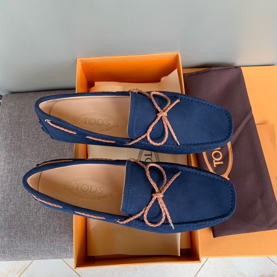NO:649051,Counter synchronization tods Tods handmade beanie men's shoes, driving shoes, perfect last type, imported water-dyed cowhide lining, imported deerskin upper, light gray, dark blue, black, big red, 38-44 in stock, loafers, Tod's, loafers, cowhide19860909专柜同步 tods托德斯纯手工豆豆男鞋 开车鞋 完美楦型 进口水染牛皮里 鞋面进口鹿皮 浅灰色 深蓝色 黑色 大红色38-44现货,乐福鞋,Tod's,loafers,cowhide,Women's Shoes
