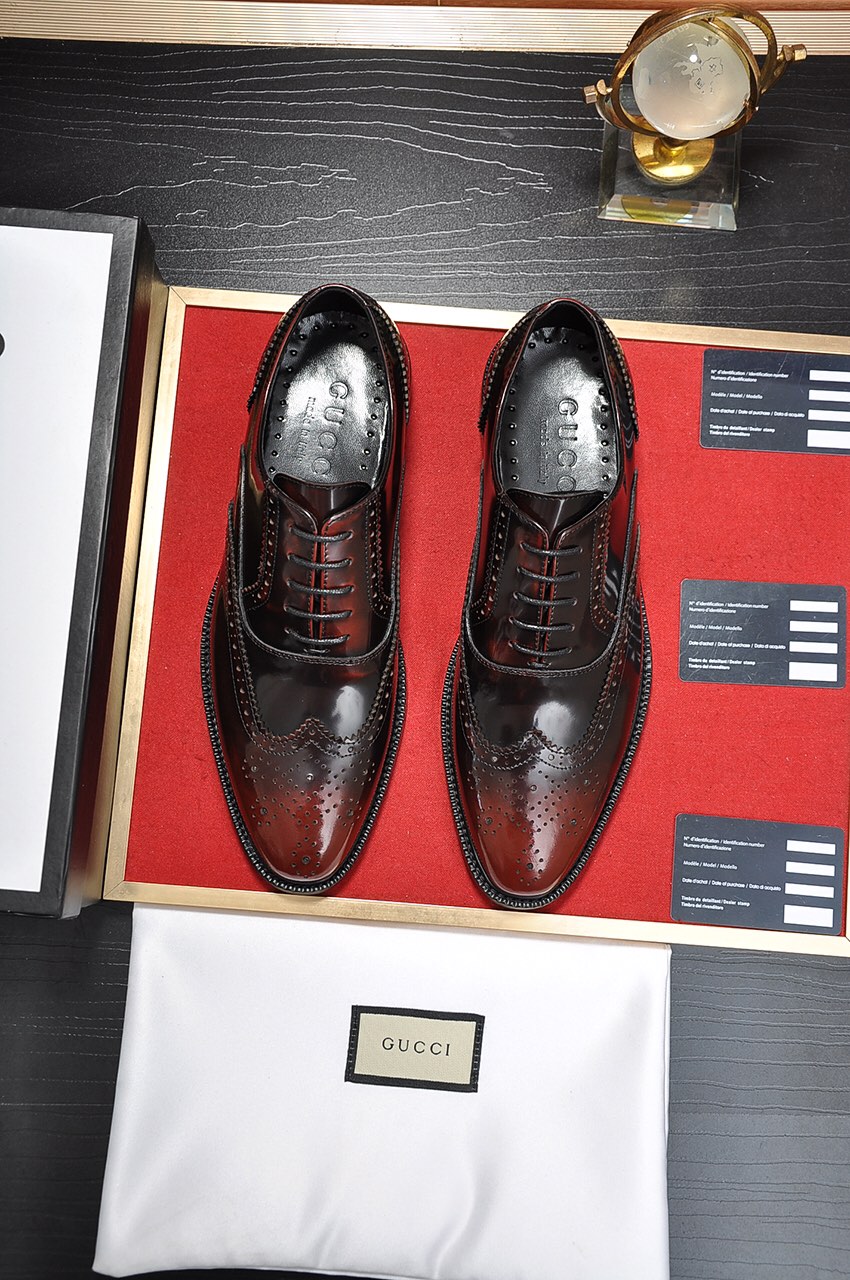 NO:588316,Italy's top luxury men's shoe giant (GUCCI) (Gucci) (all sheepskin lining) has arrived in a new model with an original European style that is pleasing to the eye. In order to make the shoes more durable and non-deformable, the production continues to follow traditional methods, but there is still no lack of innovation. The leather is made of original sheepskin, which is smooth, natural and extra bright. It is made of imported cowhide. The first choice of the wealthy 38-45 (customized for 45),,gucci,cowhide,sheepskin19860909意大利顶级奢侈男鞋巨头(GUCCI)（古奇）（全羊皮内里）新款报到原汁原味的欧式风格 赏心悦目为了让鞋子更加耐用不变形制作继续沿用传统做法 但仍然不乏创新皮质上选择原版羊皮 流畅自然 并格外光亮进口牛皮制作而成 土豪的第一选择 38-45(45定制),,gucci,cowhide,sheepskin,Men's shoes
