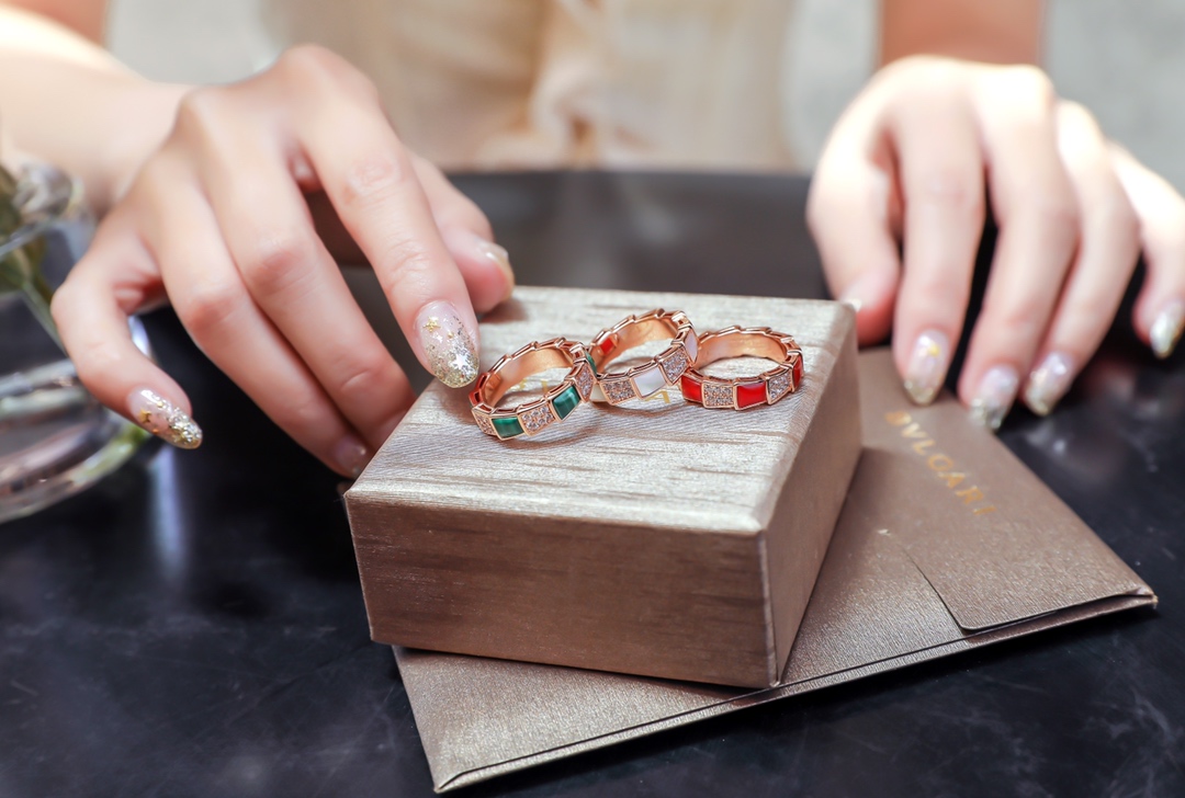 NO:101708,Wear three styles of snake rings, wide version 50#52#54#56#58#60#, Bulgari ring, bvlgari,ring19860909佩戴图蛇戒三款 都货 宽版 50#52#54#56#58#60#,宝格丽戒指,bvlgari,ring,Jewelry