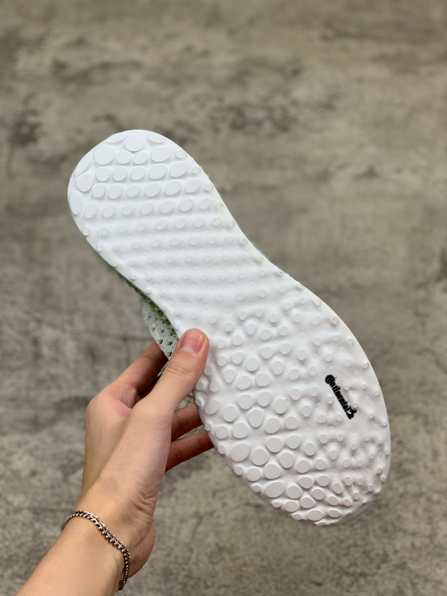 220阿迪达斯真标公司级 4D Adidas Y-3 Runner 4D  解构设计 4D打印跑鞋 载备受瞩目的 4D 数字光合大底