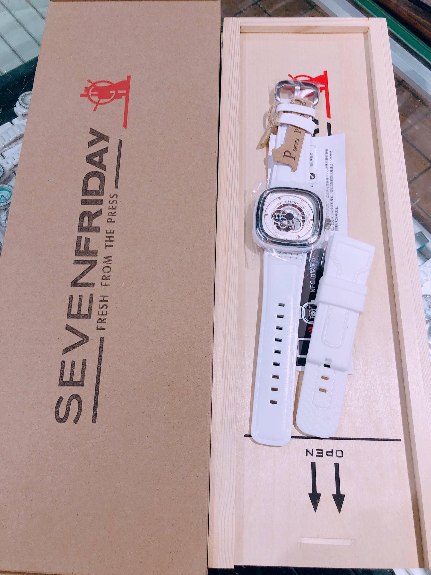 [SevenFriday Watches] Give me a strap... Connected mobile phone