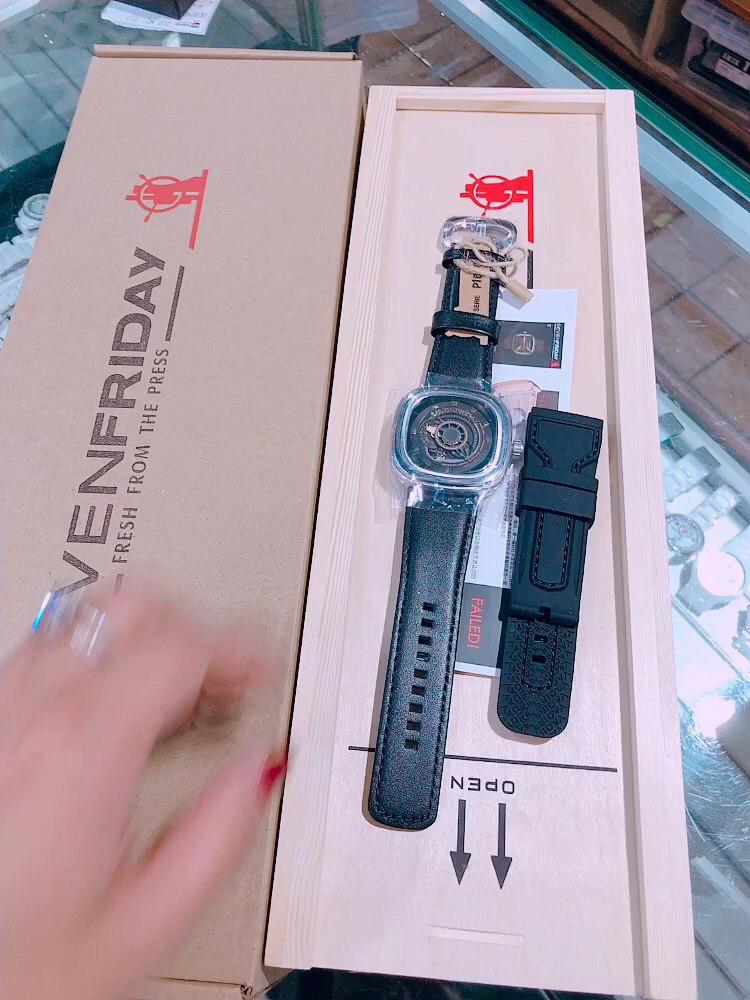 [SevenFriday Watches] counter 1:1 customizationGive me a strap... Connecte