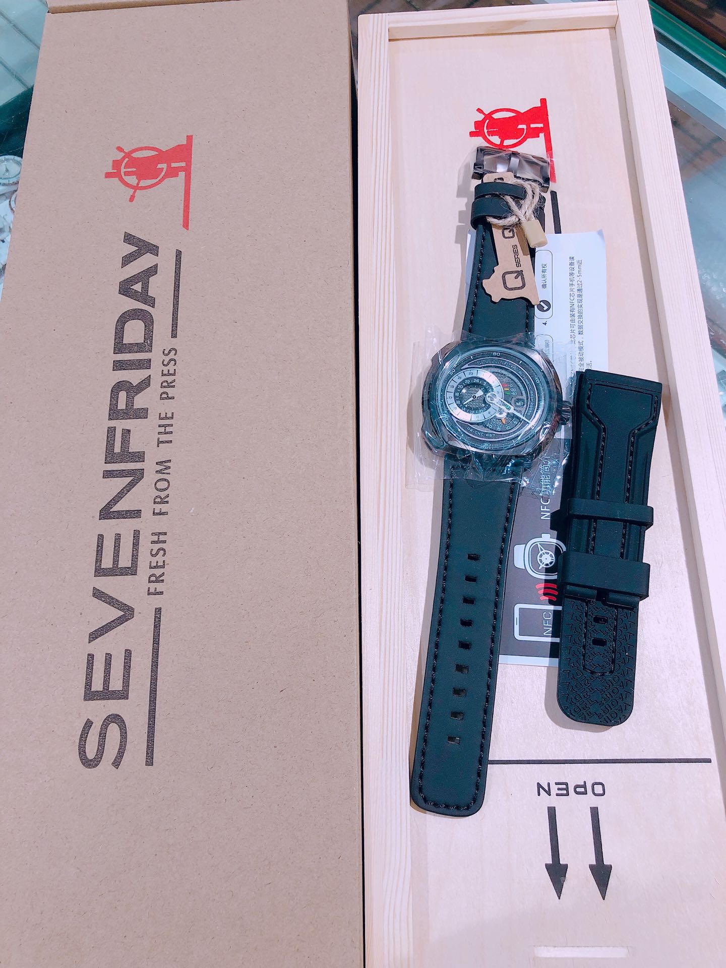 [SevenFriday Watches] counter 1:1 customizationGive me a strap... Connecte