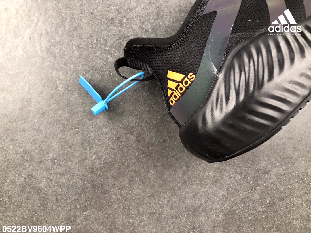 220 阿迪达斯 真标  阿尔法三代 高频蝉翼纱网面  MD减震中底  运动休闲鞋 adidas alphabounce