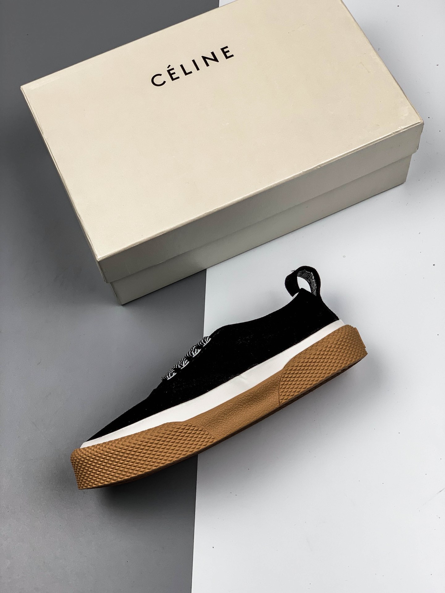 99 Celine 赛琳 19SS小白鞋 网红爆款  CE帆布复古鞋 国内都无现货 秋夏百搭款