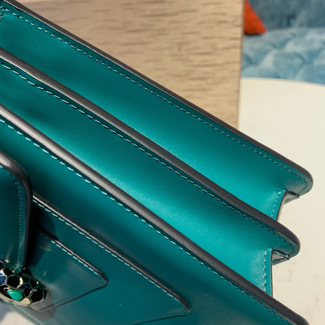 BVLGARI宝格丽意大利进口原单牛皮 Serpenti系列单肩斜挎包38326