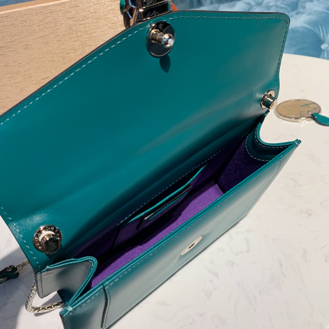 BVLGARI宝格丽意大利进口原单牛皮Serpenti系列单肩斜挎包61885