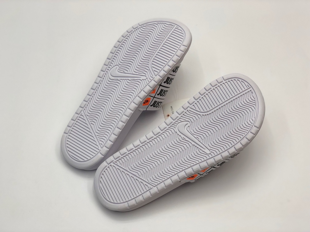65 Nike Benassi Swoosh 夏季沙滩拖鞋 CI1954