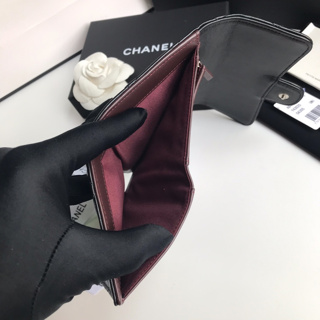 Chanel 中号三折钱包 款号A84341