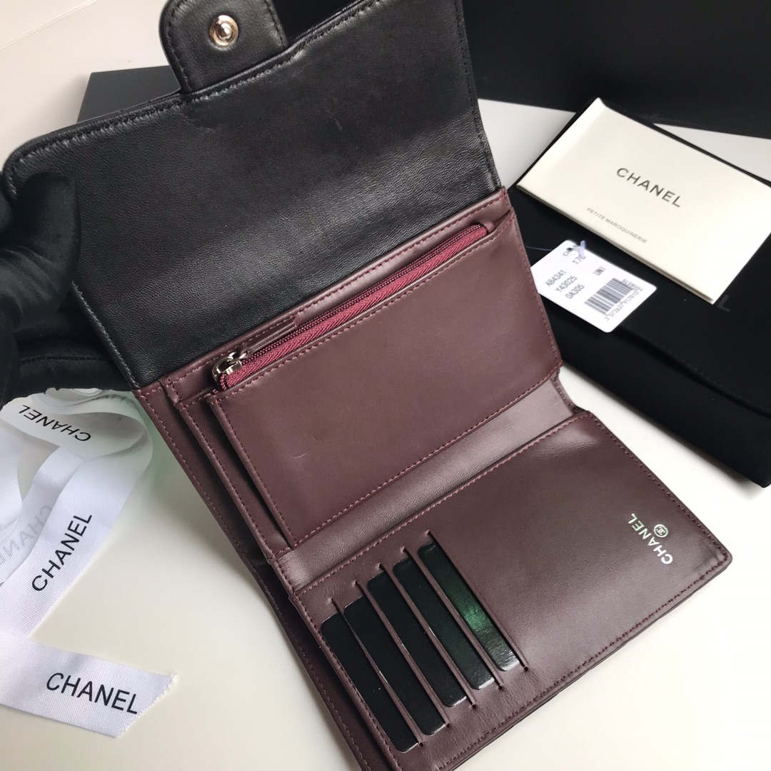 Chanel 中号三折钱包 款号A84341