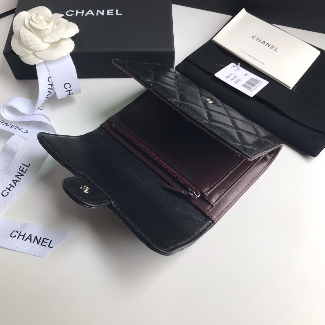 Chanel 中号三折钱包 款号A84341