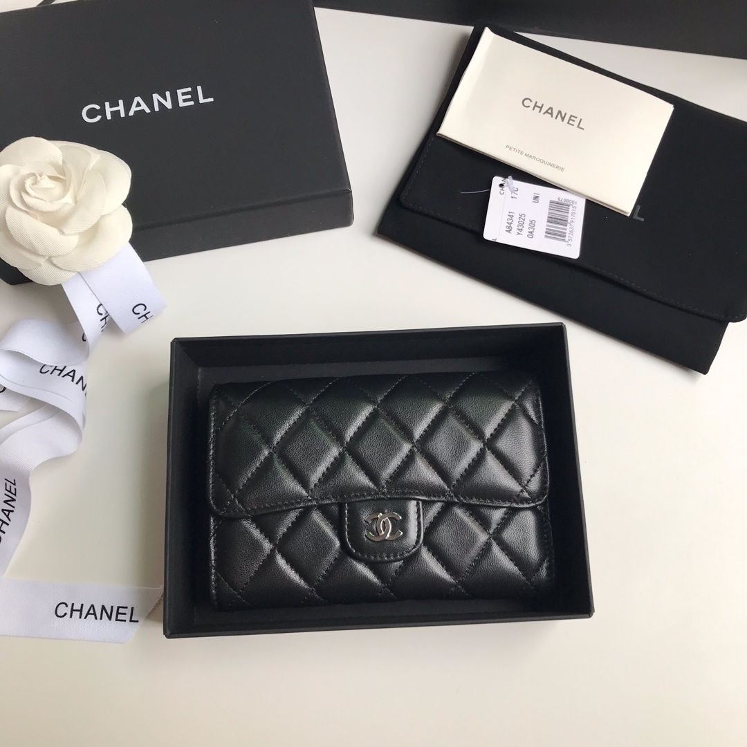 Chanel 中号三折钱包 款号A84341