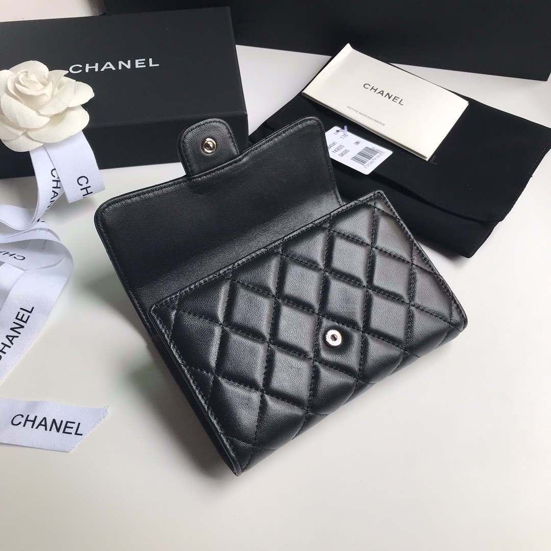 Chanel 中号三折钱包 款号A84341