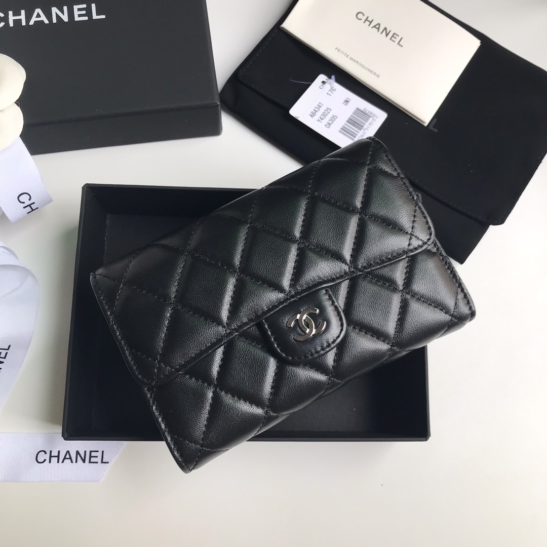Chanel 中号三折钱包 款号A84341