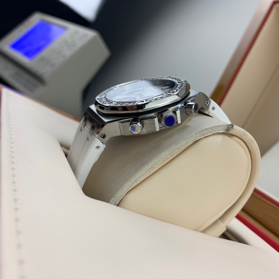 Audemars Piguet 皇家 AP爱彼皇家橡树系列女款腕表