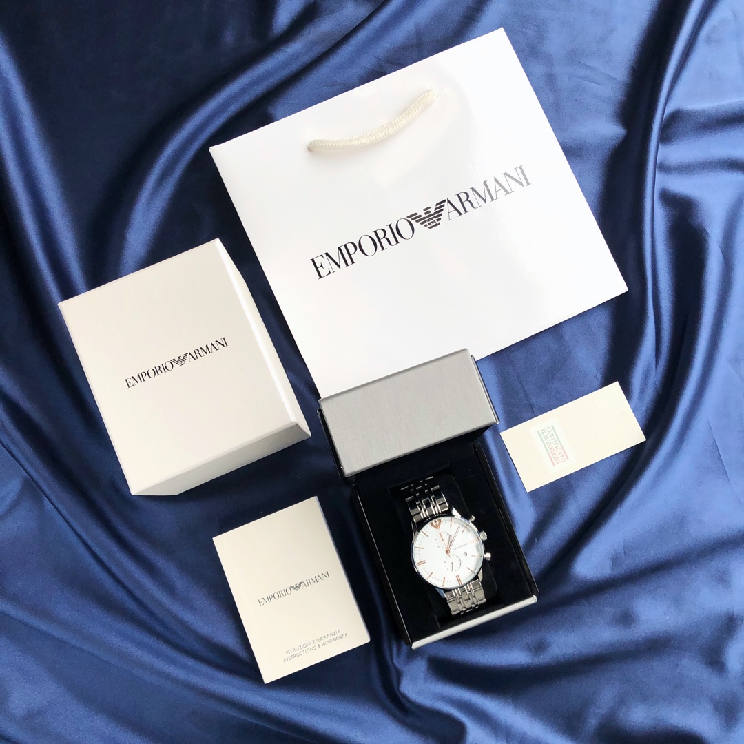 La pieza más popular de Armani este año es el reloj para hombre con banda de acero personalizado de Takeshi Kaneshiro, …