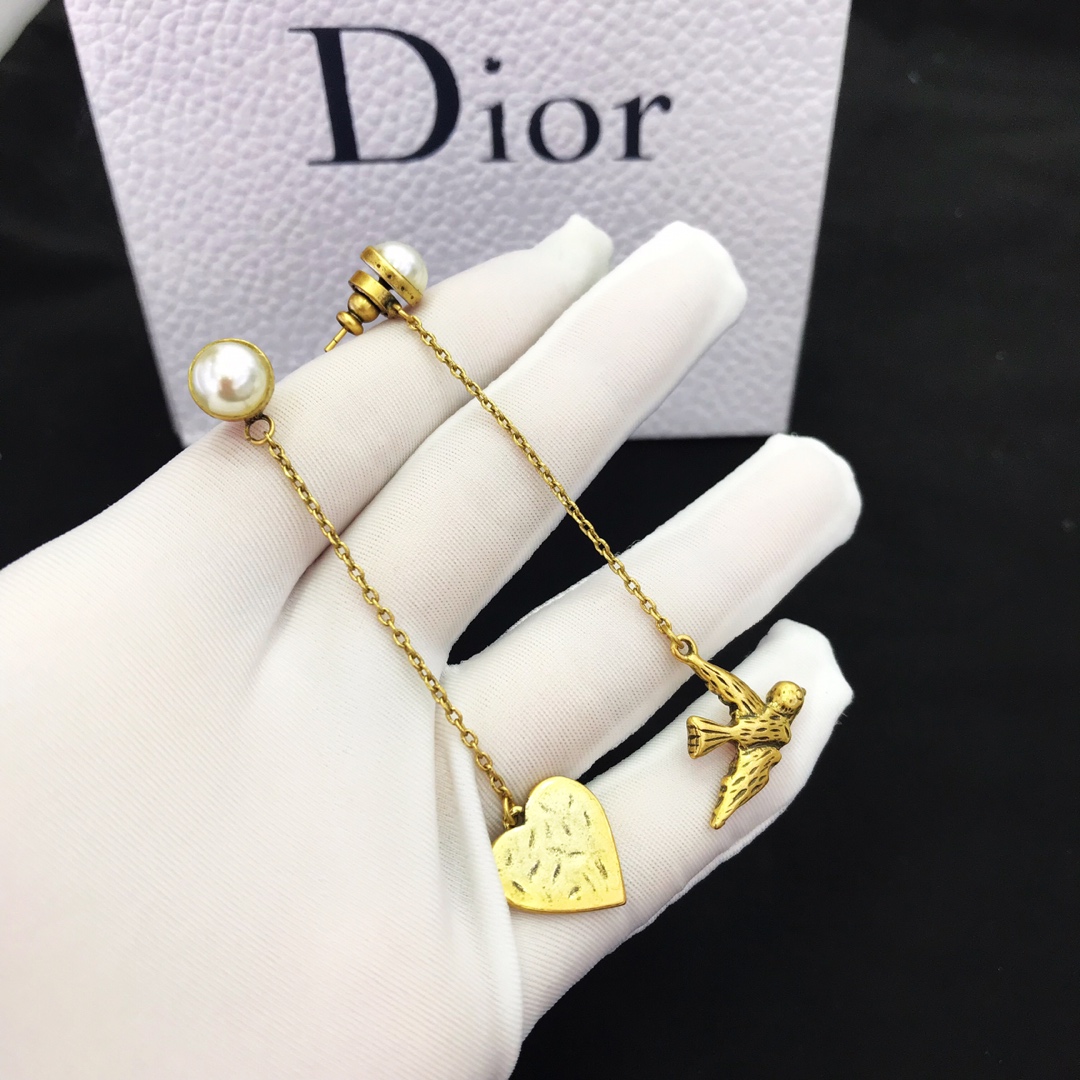 特批165 迪奥耳环dior 新款复古金属长款 短款 燕子 爱心珍珠耳钉镶嵌珍珠爱心吊坠耳环超级好看 包哥哥 Vip奢站