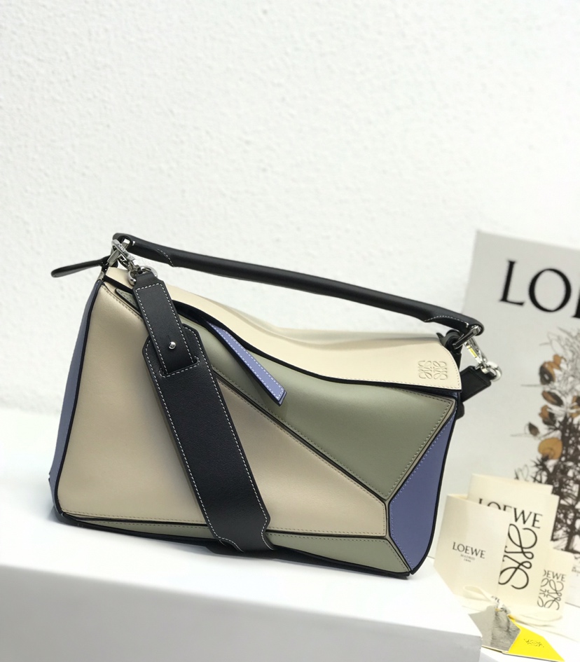 loewe复刻品_loewe所有款式-第1张图片-潮百科