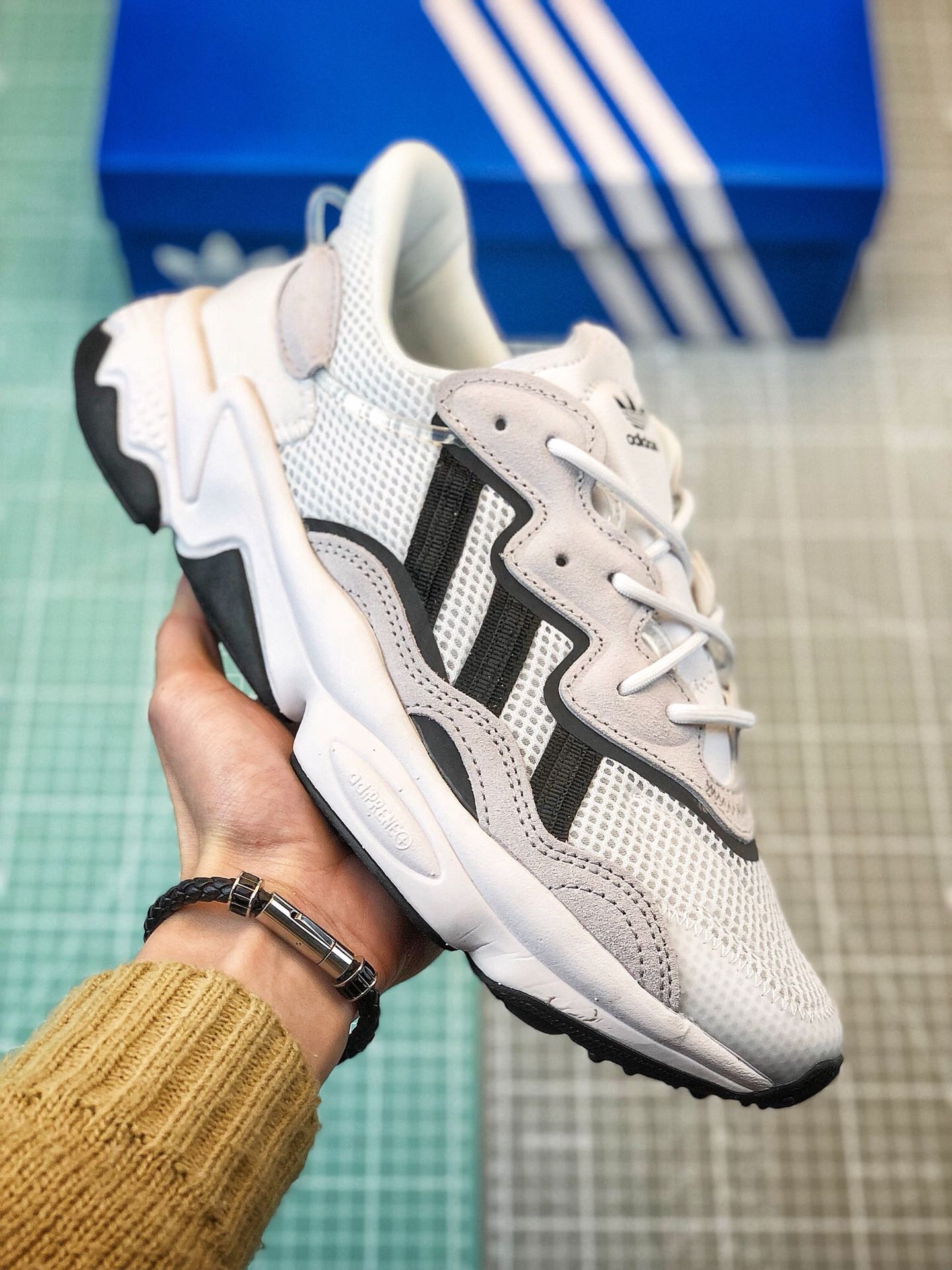 170阿迪老爹鞋系列 ADIDAS Ozweego[Nose Candy Mandy]。货号：EE7004
