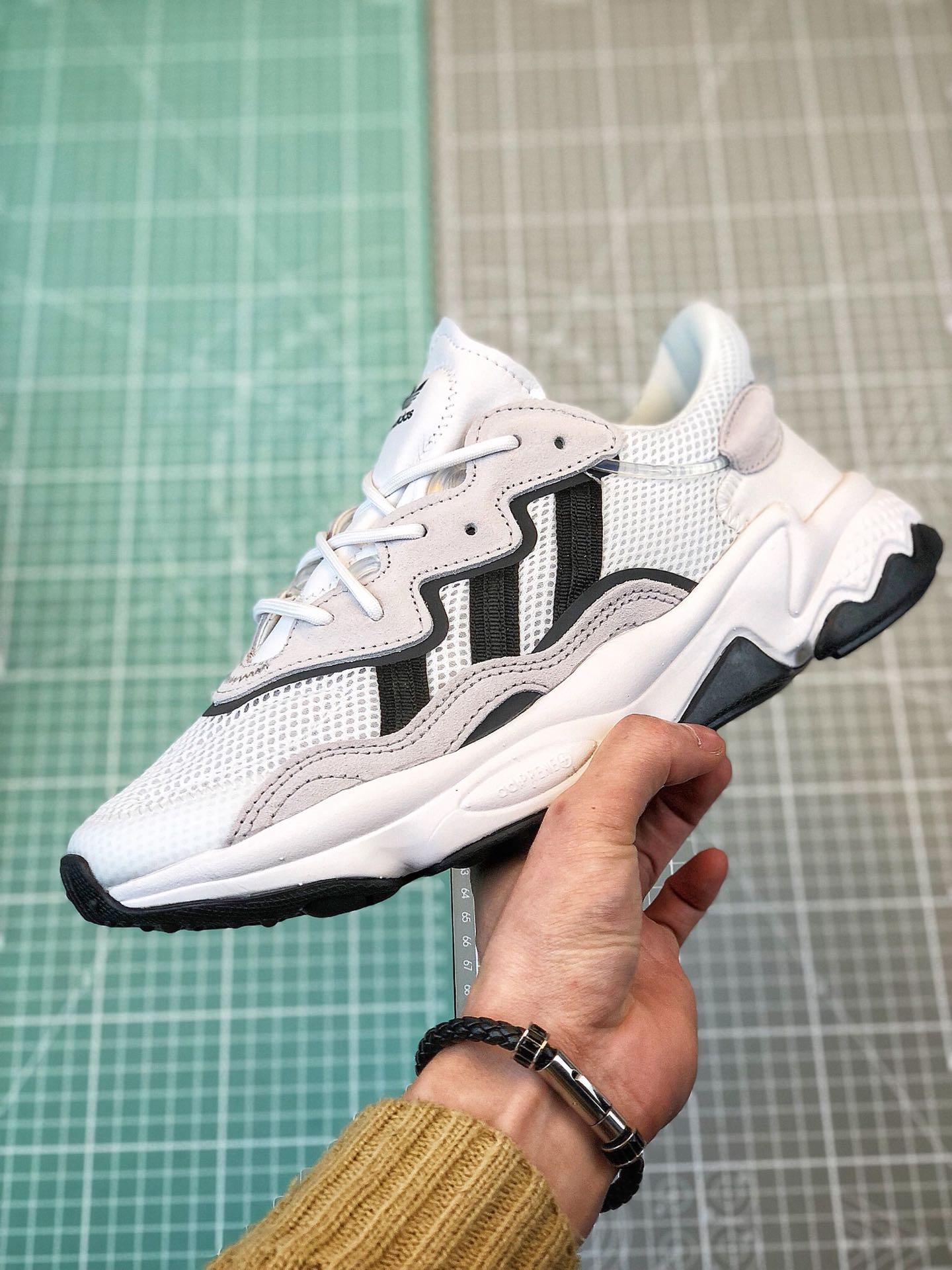 170阿迪老爹鞋系列 ADIDAS Ozweego[Nose Candy Mandy]。货号：EE7004