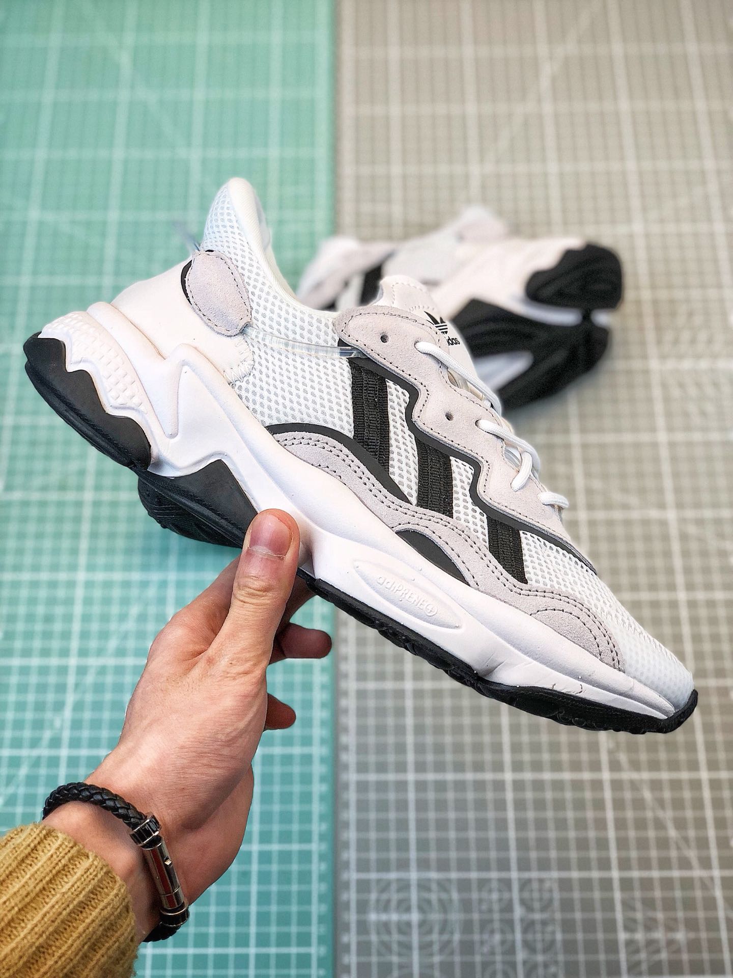 170阿迪老爹鞋系列 ADIDAS Ozweego[Nose Candy Mandy]。货号：EE7004