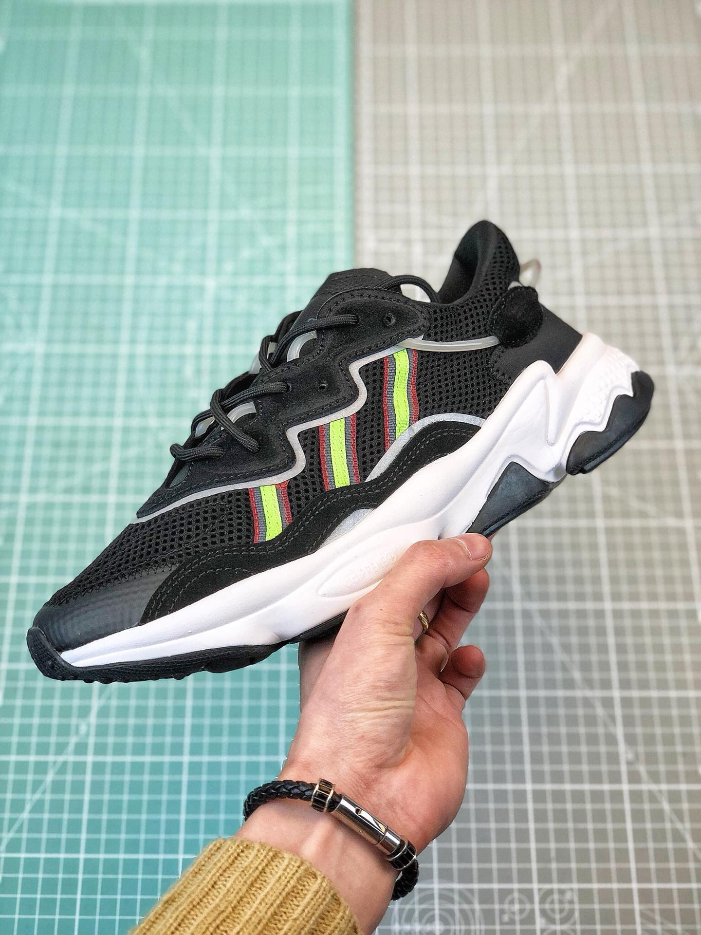 170阿迪老爹鞋系列 ADIDAS Ozweego[Nose Candy Mandy]。货号：EE7002
