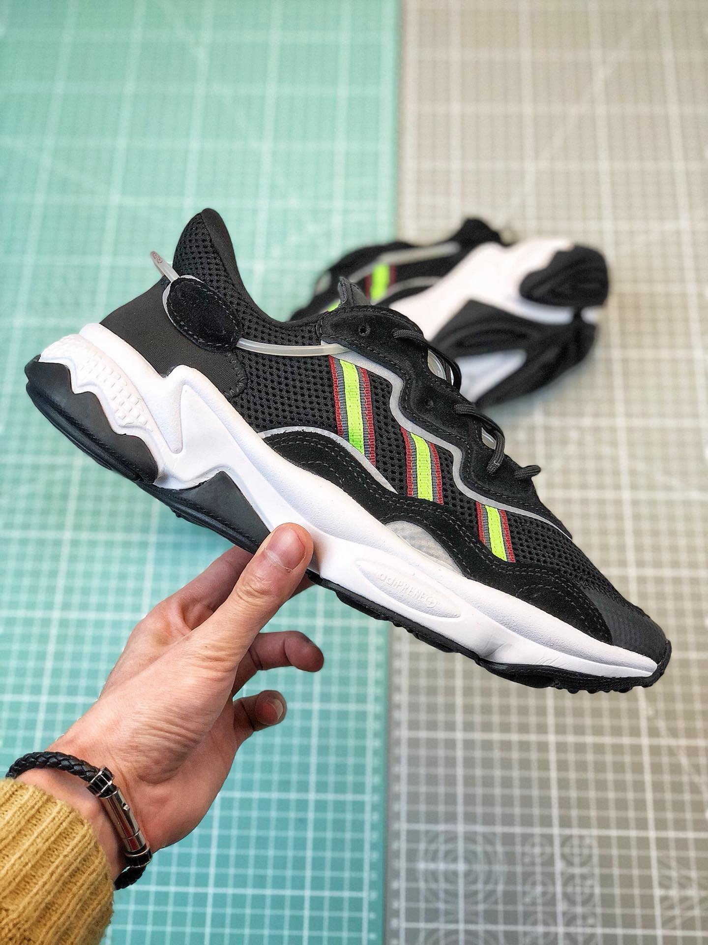 170阿迪老爹鞋系列 ADIDAS Ozweego[Nose Candy Mandy]。货号：EE7002