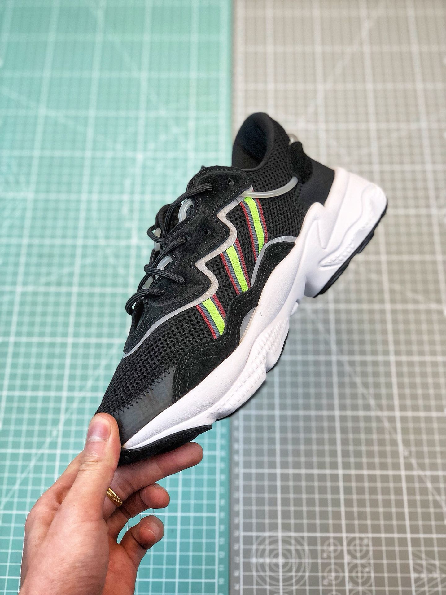 170阿迪老爹鞋系列 ADIDAS Ozweego[Nose Candy Mandy]。货号：EE7002