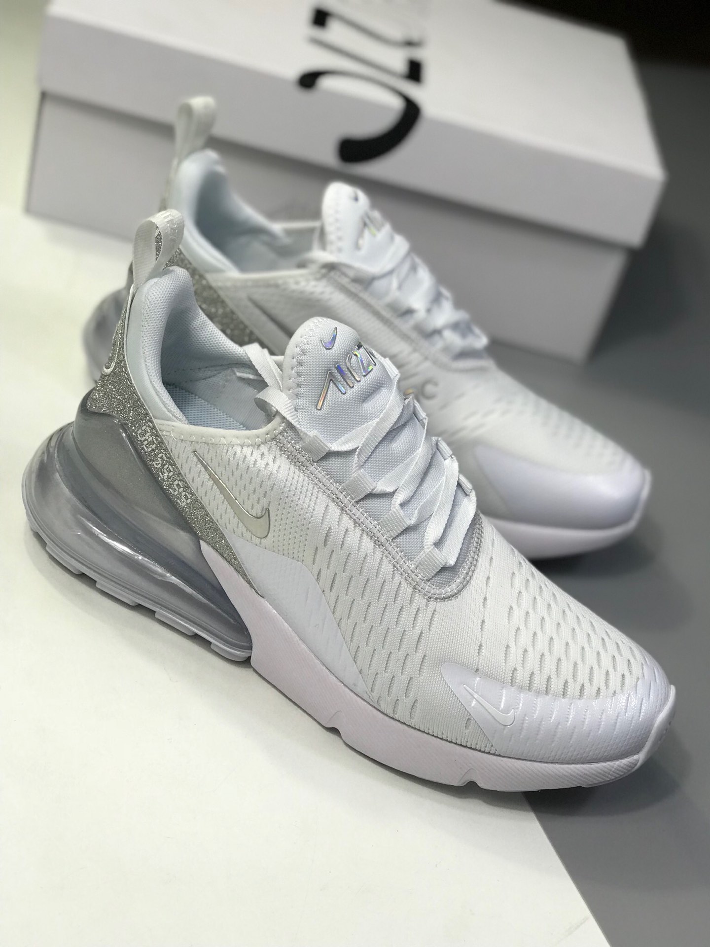 180公司级原装  NIKE AIR MAX 270 Stephanie 女子大气垫跑鞋 官网强力操作主推款CD8497-100
