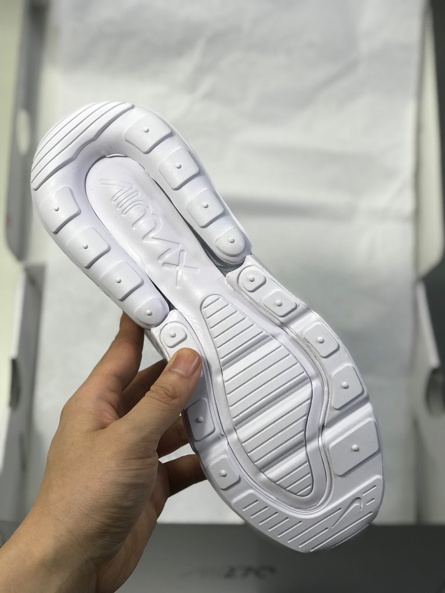 180公司级原装  NIKE AIR MAX 270 Stephanie 女子大气垫跑鞋 官网强力操作主推款CD8497-100