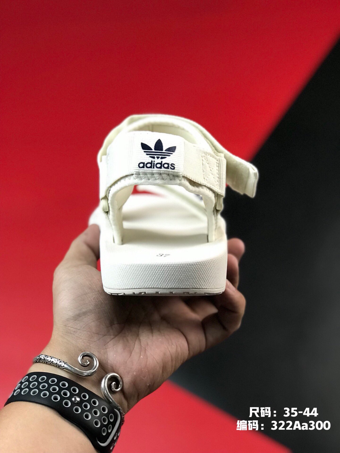 100 Adidas 春夏新品 透气魔术贴双扣 简约休闲韩版凉鞋编码：322Aa300