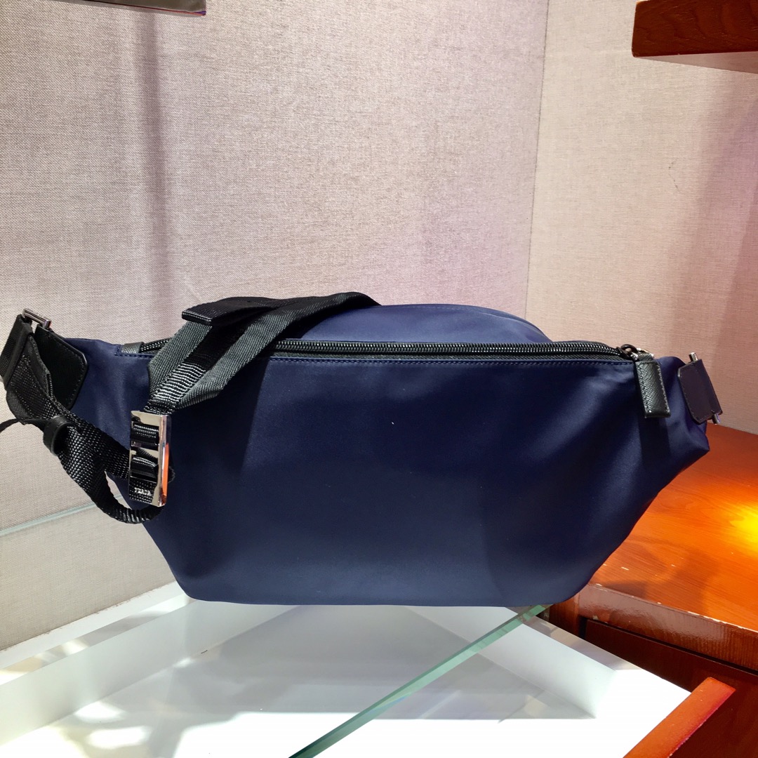 PRADA普拉达进口织物面料邮差包2VH038