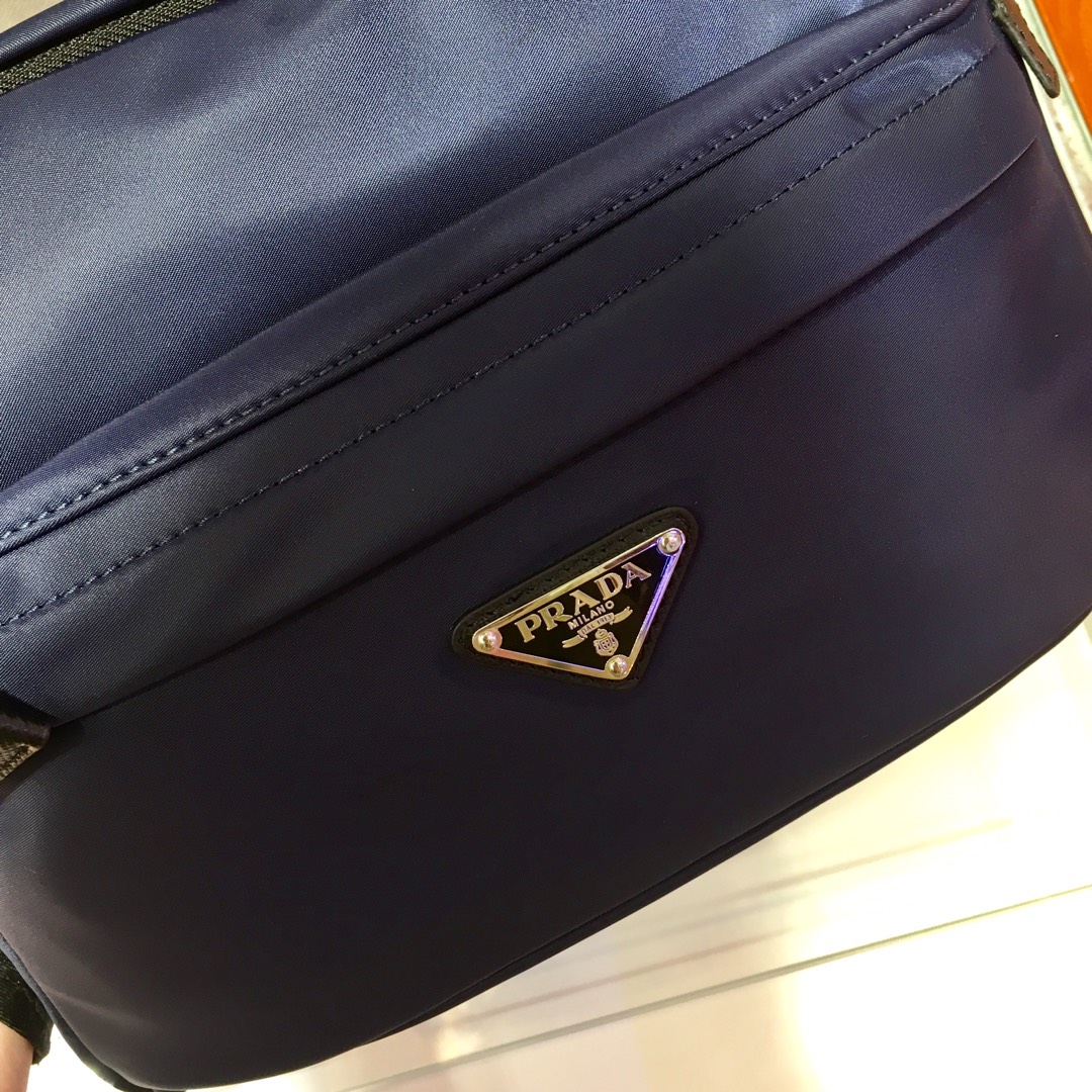 PRADA普拉达进口织物面料邮差包2VH038