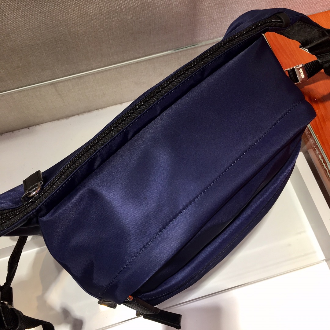 PRADA普拉达进口织物面料邮差包2VH038