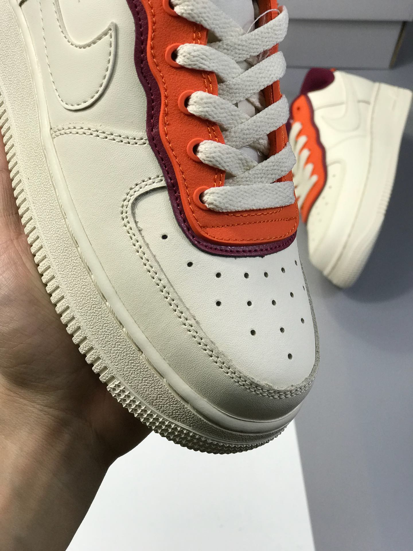 170Nike Air Force 1 Low '07 低帮空军一号休闲板鞋 “新款白黄蓝&红”订制皮料 原盒原标 内置气垫 官方货号：AA0287-104/105