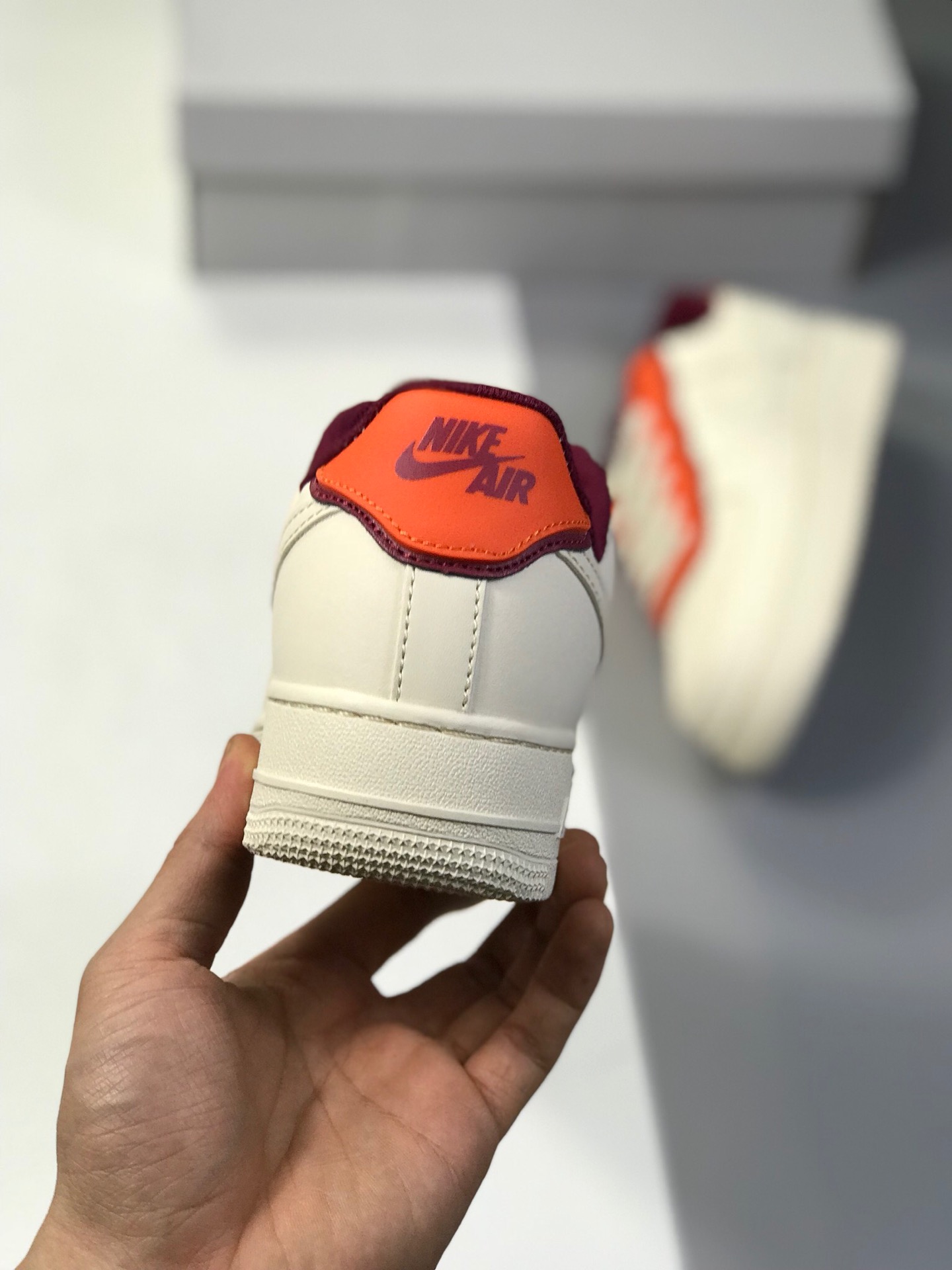 170Nike Air Force 1 Low '07 低帮空军一号休闲板鞋 “新款白黄蓝&红”订制皮料 原盒原标 内置气垫 官方货号：AA0287-104/105
