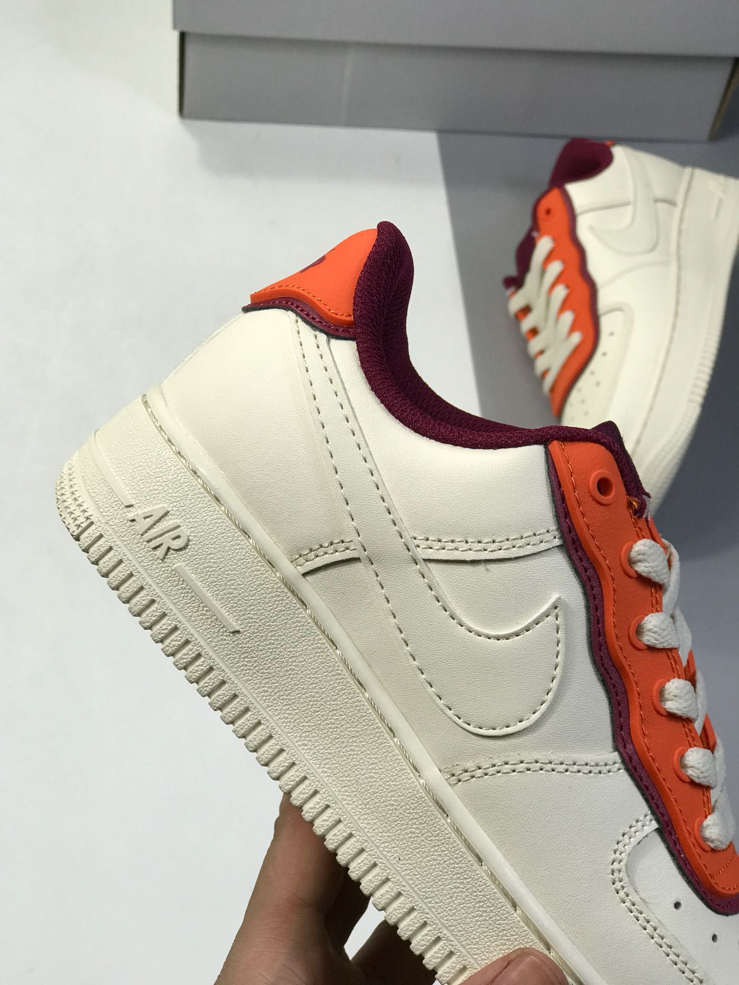 170Nike Air Force 1 Low '07 低帮空军一号休闲板鞋 “新款白黄蓝&红”订制皮料 原盒原标 内置气垫 官方货号：AA0287-104/105