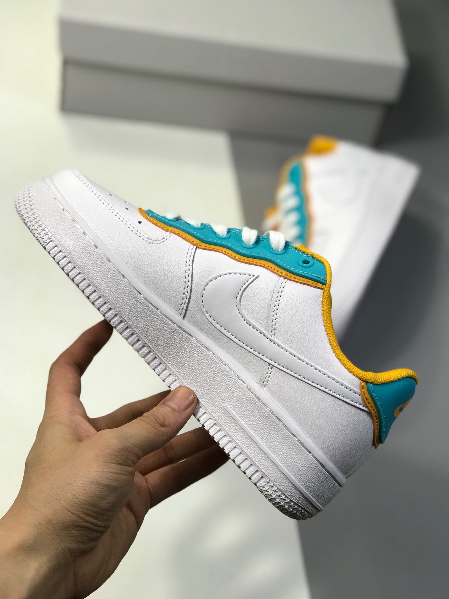 170Nike Air Force 1 Low '07 低帮空军一号休闲板鞋 “新款白黄蓝&红”订制皮料 原盒原标 内置气垫 官方货号：AA0287-104/105