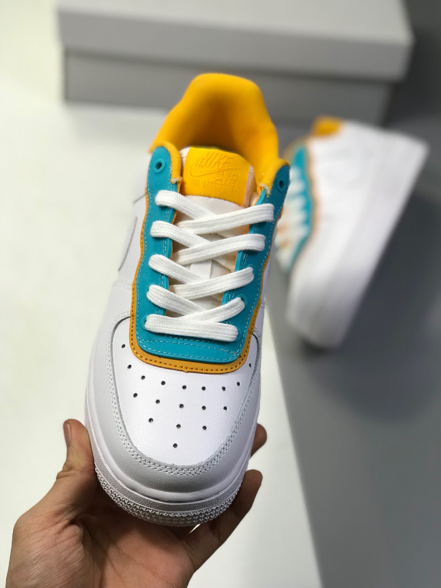 170Nike Air Force 1 Low '07 低帮空军一号休闲板鞋 “新款白黄蓝&红”订制皮料 原盒原标 内置气垫 官方货号：AA0287-104/105